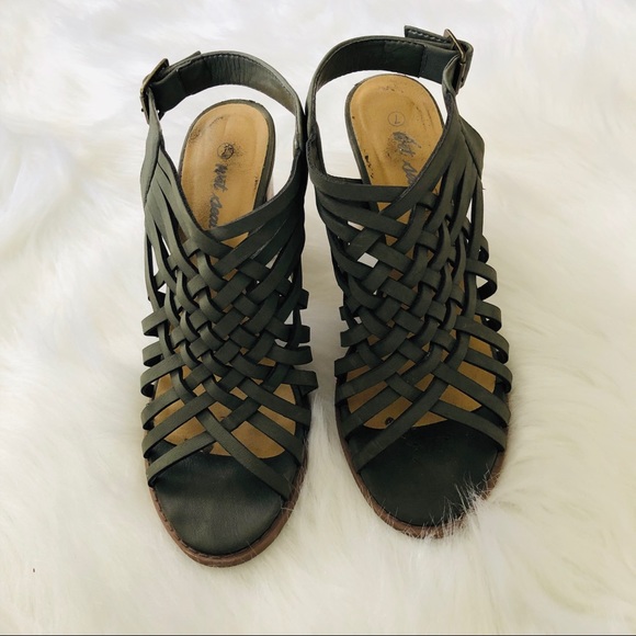 Wet Seal Shoes - ‼️SALE!‼️Criss cross heels ⭐️